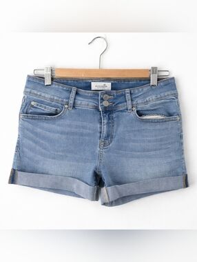 Bootlegger “The Red McCoy” Denim Shorts Size 27 Light Wash Cuffed